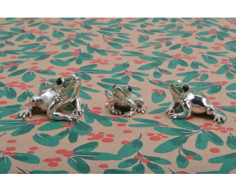 A set of three modern silver and enamelled frogs, possibly Saturno, largest 3cm high and 4.5cm wide, each with green enamel b