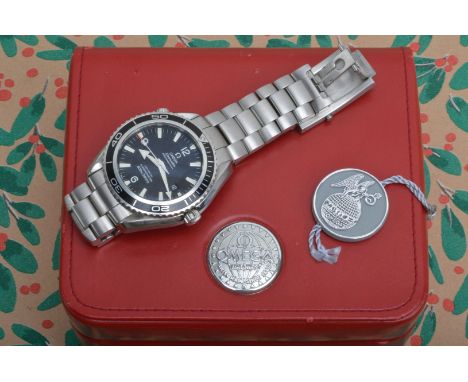 A handsome and modern Omega Planet Ocean Seamaster Professional Co-Axial Chronometer stainless steel wristwatch, black dial w