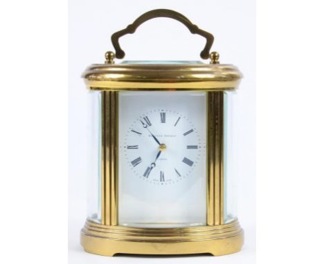 AN OVAL GLASS CASE CARRIAGE CLOCK BY MATTHEW NORMAN LONDON, THE SWISS EIGHT DAY MOVEMENT CHIMING ON A GONG, 18.5CM H INCLUDIN