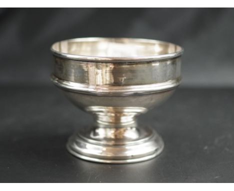 Sterling silver footed bowl hallmarked Birmingham 1914, maker: Lionel Smith &amp; Co, approximate total weight 54 grams