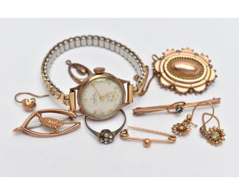 AN ASSORTMENT OF EARLY 20TH CENTURY YELLOW METAL JEWELLERY, to include an Etruscan style brooch, two bar brooches, a game bir