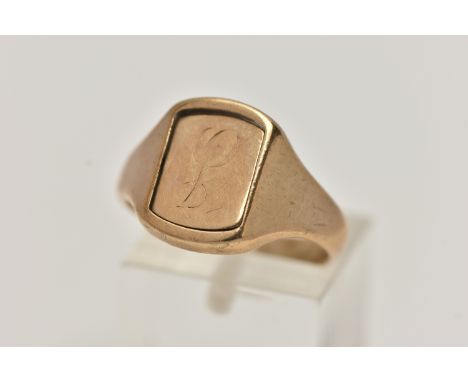 A 9CT GOLD MASONIC SWIVEL SIGNET RING, a yellow gold signet ring with a central swivel panel, blue enamel detail, hallmarked 