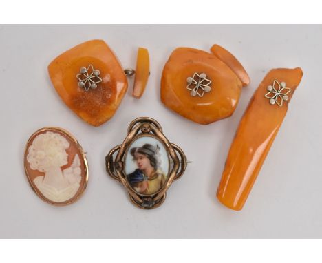 A CAMEO BROOCH, AMBER CUFFLINKS AND TIE CLIP WITH A ROLLED GOLD BROOCH, a yellow metal and shell cameo brooch/pendant, stampe