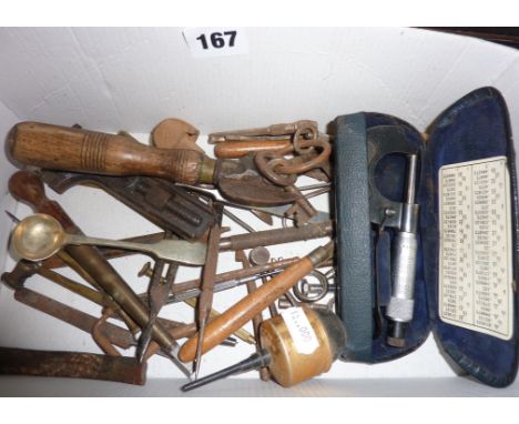 Quantity of old tools and keys inc. Shardlow micrometer in case and a Feola oil can, etc.