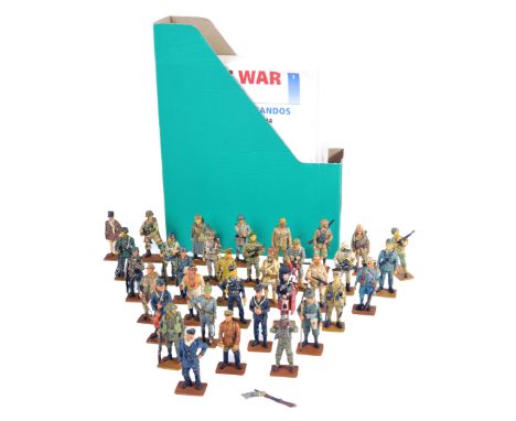 A large collection of x25 assorted Del Prado made WWI First World War and WWII Second World War model soldiers. The highly de