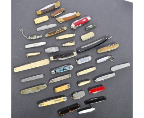 A large collection of assorted vintage pen knives / Swiss army knives / military pen knives with folding blades. Makers to in