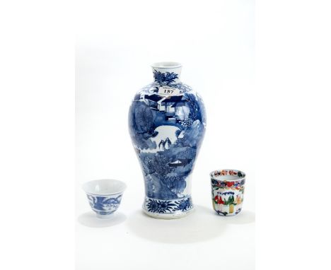 A 19TH CENTURY CHINESE PORCELAIN UNDERGLAZE BLUE &amp; WHITE VASE decorated with figures in a landscape (rim fault), 30cms hi