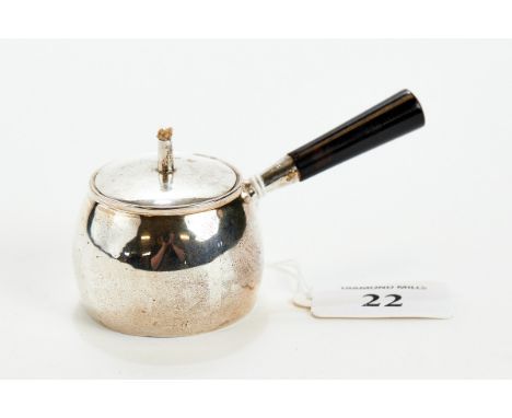 A VICTORIAN NOVELTY SILVER CIGAR LIGHTER in the form of a saucepan with ebonized side handle, maker: RF, London 1892, approx 