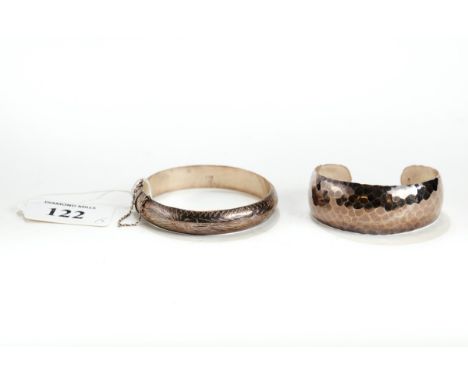 A MODERN SILVER HOLLOW BANGLE, engraved decoration, fitted safety chain stamped .925, &amp; a spot-hammered finish BANGLE, ma