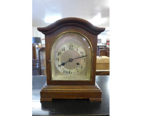 An early 20th Century German Junghans oak mantel clock 