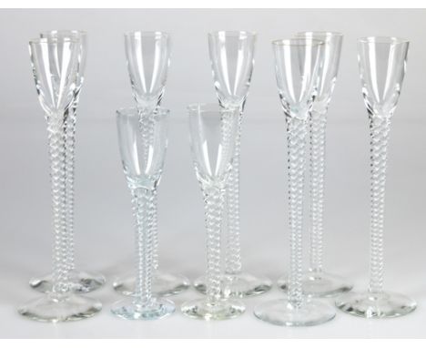 9 Aquavitgläser, Holmegaard Twist, Scheibenfuß, spiralförmig reliefierter Stiel, 7x H. 22 cm, 2x H. 16,5 cm