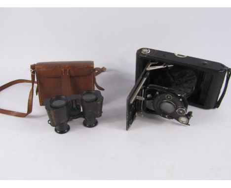 A pair of early 20thC field binoculars, with black Japanned finish and leather grips, etc, inscribed Made in France and War O