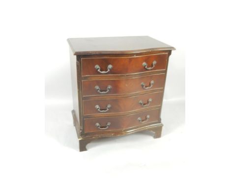 A serpentine mahogany chest of drawers, with four drawers raised on bracket feet, 70cm x 46cm x 77cm.