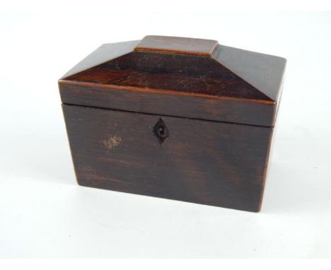 A Regency rosewood and boxwood line inlaid tea caddy, of twin division sarcophagus form, 18.5cm x 10.5cm x 13.5cm.