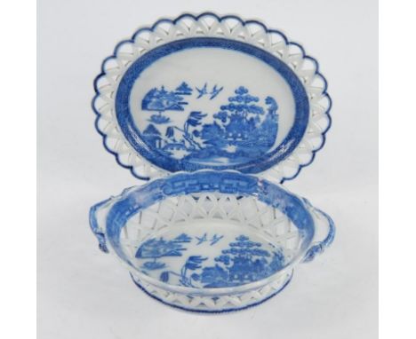 A Spode early 19thC blue and white pottery chestnut basket on stand, printed in the Willow pattern, impressed mark.