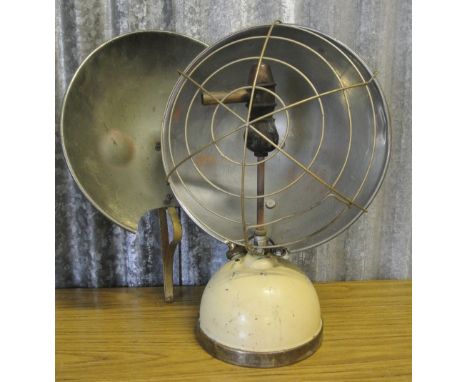 ANTIQUE/ VINTAGE - A vintage Tilley Lamp paraffin heater with wire guard & spare reflector.