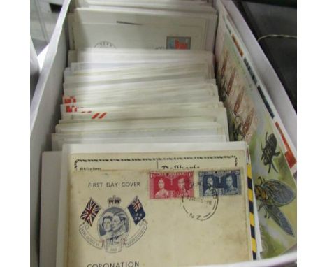 A quantity of GB and world first day covers.