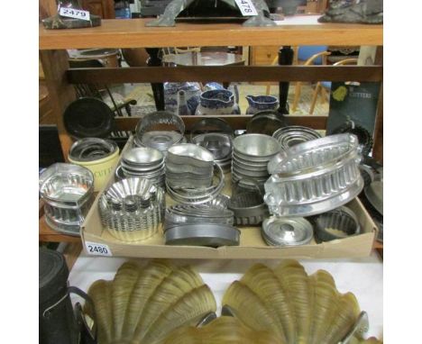 A mixed lot of vintage bake ware including pastry cutters etc.,
