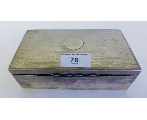 Art Deco silver cigarette box, the hinged lid with engine turned decoration and vacant cartouche, opening to reveal a twin di