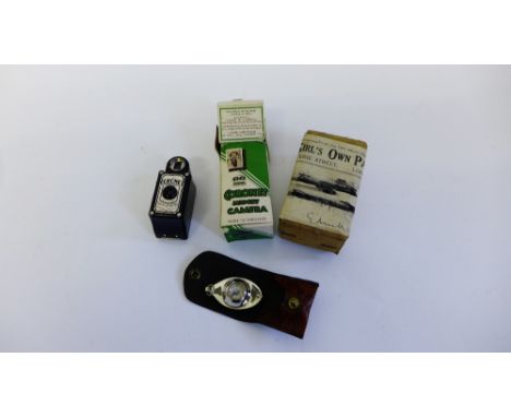 Coronet Midget 16mm camera in black Bakelite case, complete with original packaging together with the Pathfinder compass (2)