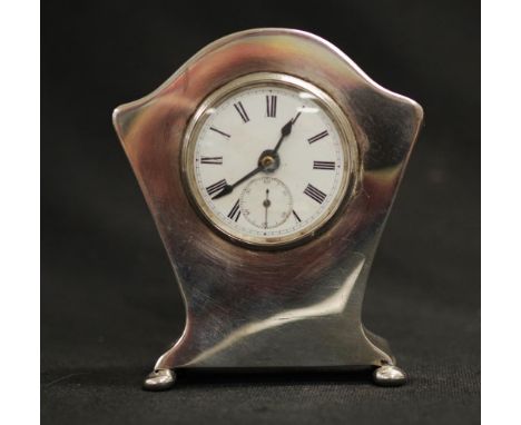 Edward VII sterling silver cased desk clock case hallmarked for Birmingham 1906, makers Henry Williamson Ltd, (clock movement