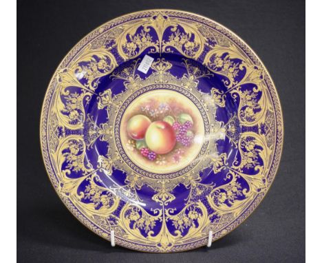 Royal Worcester painted fruit signed cabinet plate depicting hand painted image of fruit to centre, signed by LEAMAN, and ext