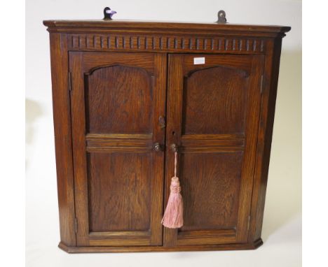 Vintage oak corner cupboard for wall hanging dual doors to front, (height 46cm; width 32cm; depth 23cm approx).