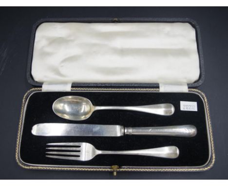 Cased George V sterling silver baptism set Sheffield 1931, makers Thomas Bradbury &amp; Sons, including: knife, (sterling han