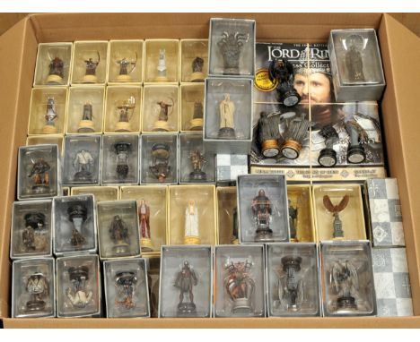 Eaglemoss The Lord of the Rings Chess Collection, includes: quantity of chess pieces (incomplete), board and magazines; Excel
