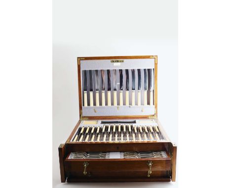 AN EARLY 20TH CENTURY CANTEEN OF FIDDLE PATTERN FLATWARE in a fitted two-drawer oak box with lift-up cover including:- Twelve