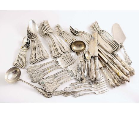 A PART CANTEEN OF LATE 19TH / EARLY 20TH CENTURY GERMAN FLATWARE & CUTLERY INCLUDING:- Eight table spoons, seven table forks,