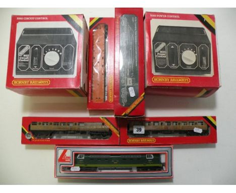 Boxed OO gauge Lima 205105 MWG Diesel engine plus six boxed Hornby accessories including R739 Operating Breakdown Crane, R435