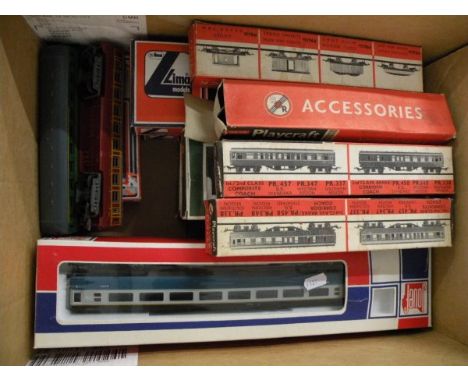 13 OO gauges items of rolling stock with 11 boxed including Jouef x 2, Lima x 5 and Playcraft x 4