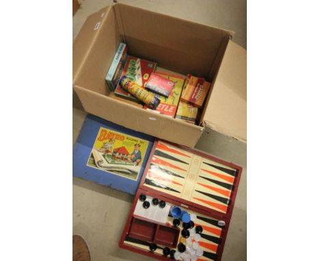 Group of vintage boxed games including Bayko Building Set 2, Waddingtons Lexicon, Chad Valley Beetle, Peter Pan Magnetix Lift