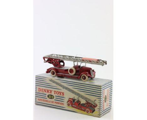 Boxed French 32D Dinky Auto-Echelle De Pompiers Fire Engine (vg with vg box)