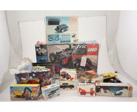 Quantity of boxed vintage Lego sets including 8860, 605, 618, 461, 604, 246, 107 (unchecked) plus some loose