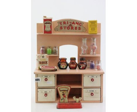 Triang Stores 'dresser style' store with four drawers with scales and 31 accessory food boxes and bottles
