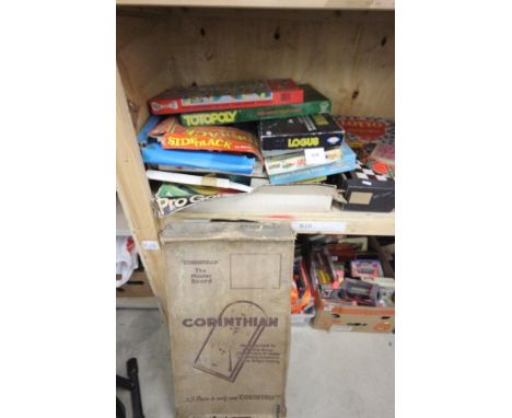 12 Vintage boxed games including Corinthian Bagatelle, Waddingtons Totopoly, Parker Fast 111's etc