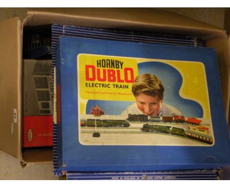 Collection of boxed Hornby Dublo including D1 Turntable, EDG18 2-6-4 Tank Goods Train BR set with engine, D1 Island Platforn,