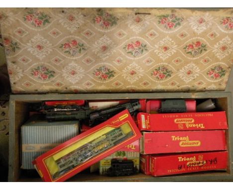 Quantity of OO gauge Triang model railway including Britannia & Princess Elizabeth engine, boxed rolling stock etc