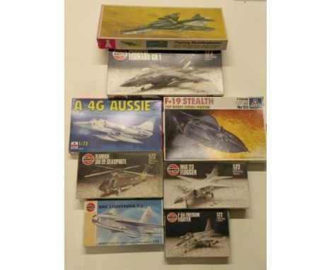 Eight Vintage 1:72 model kits including Airfix x 5 (Tornado GR1, BAC Lightning F3, Mig-23 Flogger, Freedom Fighter & Seasprit