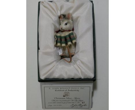 Boxed R John Wright Christmas Mice - Merry with certificate, original paper and outer packaging box, excellent