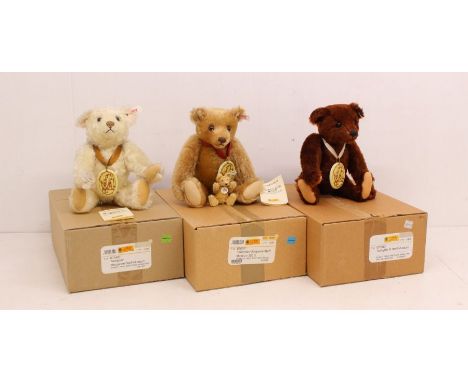 Steiff: A collection of three boxed Steiff bears, to comprise: 670343, Limited No. 01605; 670701, Limited No. 00665; and 6704