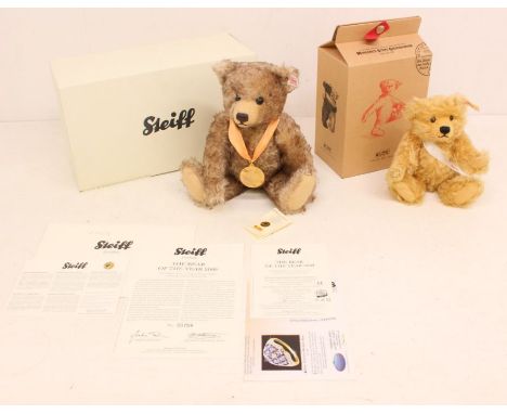 Steiff: A pair of boxed Steiff bears, to comprise: The Bear of the Year 2009, Exclusively Made for Danbury Mint, Limited No. 