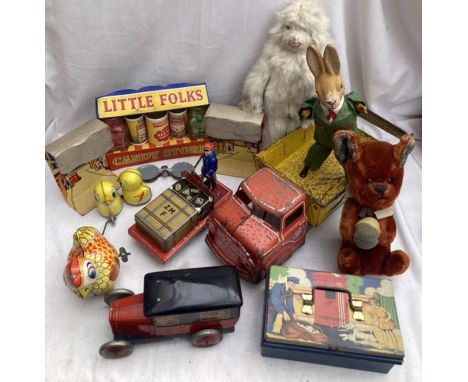 Tinplate: A collection of assorted vintage tinplate and other toys to include: Clockwork Luggage Porter, Germany, Marx BRS ti