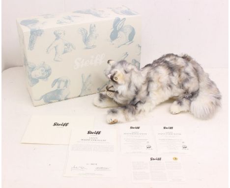 Steiff: A boxed Steiff bear: Lizzy Maine Coon Cat, Limited Edition 221 of 3000. Serial No. 038662. Appear in good condition. 