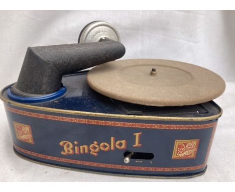 Tinplate: A vintage tinplate Bingola 1 Gramophone made in Germany by Bing, 1920’s. In very good working condition with a sele