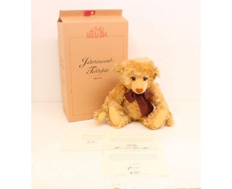 Steiff: A boxed Steiff bear: Year 2000 Teddy Bear, No. 013113. Serial No. 670374. Appear in good condition. With certificate.