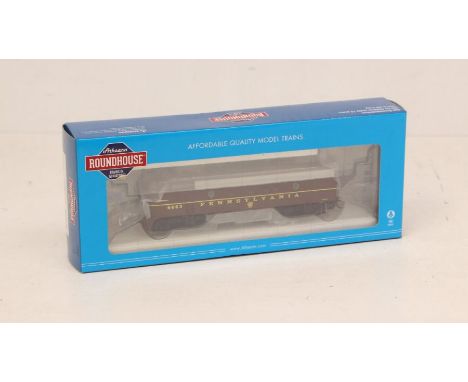 Athearn: A boxed Athearn, HO Gauge, Roundhouse Pennsylvania 9653 F7A, Reference RND14782. Original box with display card inse
