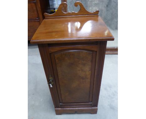 An Edwardian walnut Bedside Cupboard enclosed by a single panel door, on bracket feet.  16"  (41cms) wide. 